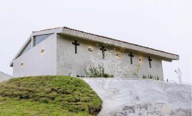 HERMOSA FINCA EN VENTA ACONDICIONADA COMO SALÓN DE EVENTOS MÚLTIPLES.