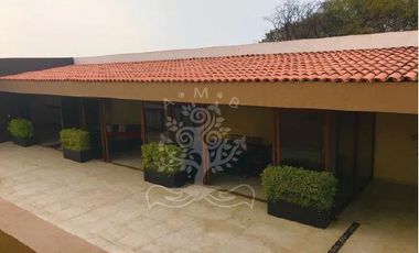 HERMOSA FINCA EN VENTA ACONDICIONADA COMO SALÓN DE EVENTOS MÚLTIPLES.