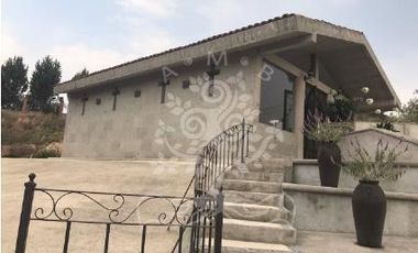 HERMOSA FINCA EN VENTA ACONDICIONADA COMO SALÓN DE EVENTOS MÚLTIPLES.