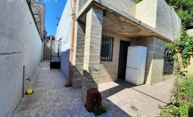 Alquiler PH de 3 ambientes con patio en Villa Dominico