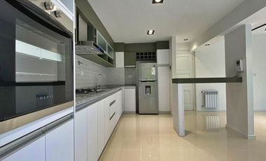 VENDIDO PISO DE 4 AMBIENTES A LA CALLE CON DOBLE BALCÓN en PLAZA MITRE