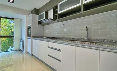 VENDIDO PISO DE 4 AMBIENTES A LA CALLE CON DOBLE BALCÓN en PLAZA MITRE