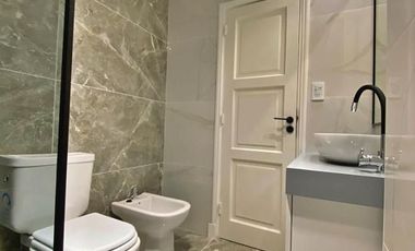 VENDIDO PISO DE 4 AMBIENTES A LA CALLE CON DOBLE BALCÓN en PLAZA MITRE