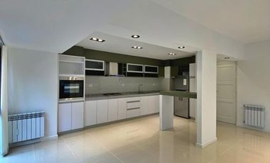 VENDIDO PISO DE 4 AMBIENTES A LA CALLE CON DOBLE BALCÓN en PLAZA MITRE