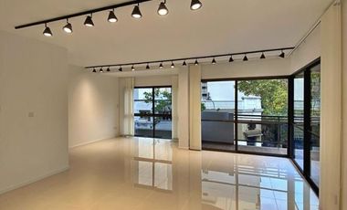 VENDIDO PISO DE 4 AMBIENTES A LA CALLE CON DOBLE BALCÓN en PLAZA MITRE