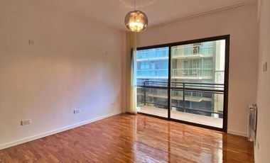 VENDIDO PISO DE 4 AMBIENTES A LA CALLE CON DOBLE BALCÓN en PLAZA MITRE