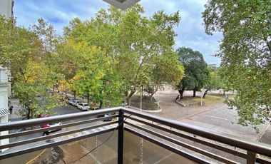 VENDIDO PISO DE 4 AMBIENTES A LA CALLE CON DOBLE BALCÓN en PLAZA MITRE