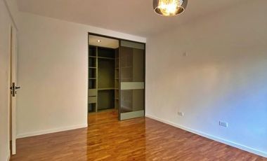 VENDIDO PISO DE 4 AMBIENTES A LA CALLE CON DOBLE BALCÓN en PLAZA MITRE