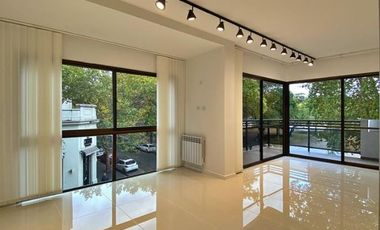 VENDIDO PISO DE 4 AMBIENTES A LA CALLE CON DOBLE BALCÓN en PLAZA MITRE