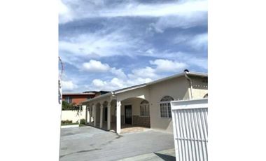 CASA PARQUE LEFEVRE CHANIS