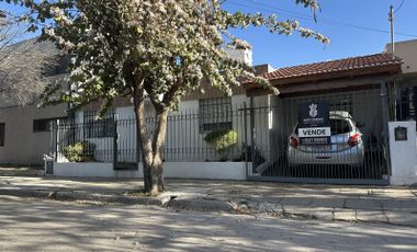 Casa en  venta en Barrio Altos de San Martin, Córdoba Capital, ideal para inversión