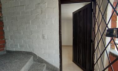 apartamento en arriendo en los alcázares. Cod A105469