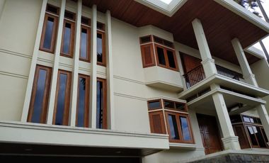 DISEWAKAN RUMAH MEWAH @ SETRADUTA RAYA BANDUNG UTARA