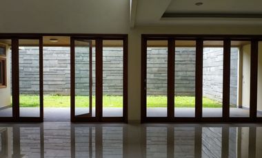 DISEWAKAN RUMAH MEWAH @ SETRADUTA RAYA BANDUNG UTARA