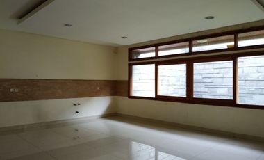 DISEWAKAN RUMAH MEWAH @ SETRADUTA RAYA BANDUNG UTARA