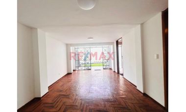 Alquilo Amplio Dpto 95 M2 De 2 Dormitorios En 1Er Piso  Urb. Los Precursores - Surco!