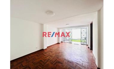 Alquilo Amplio Dpto 95 M2 De 2 Dormitorios En 1Er Piso  Urb. Los Precursores - Surco!