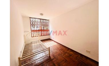 Alquilo Amplio Dpto 95 M2 De 2 Dormitorios En 1Er Piso  Urb. Los Precursores - Surco!