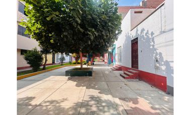 Alquilo Amplio Dpto 95 M2 De 2 Dormitorios En 1Er Piso  Urb. Los Precursores - Surco!
