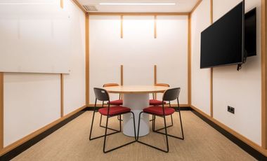 All-inclusive access to professional office space for 4 persons in Regus South Quarter