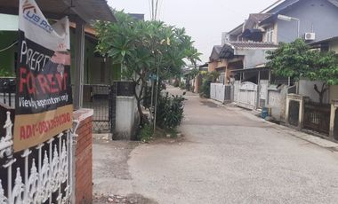 Disewakan Kranji Bekasi dkt Stasiun jl Raya akses 2 mobil dkt Jakarta