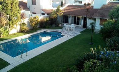 RETASADA, acepta departamento en Caba, en venta casa con piscina y parque, Ramos Mejía, Balcarce 200
