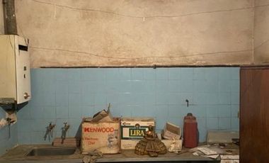 VENTA -  CASA AMERICANA DE 3 AMBIENTES A RECICLAR - MORON