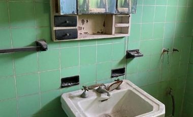 VENTA -  CASA AMERICANA DE 3 AMBIENTES A RECICLAR - MORON