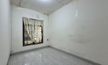 Disewakan Rumah 2 Lantai di Tebet Utara - 5+1 KT, Akses 2 Mobil, One Gate System