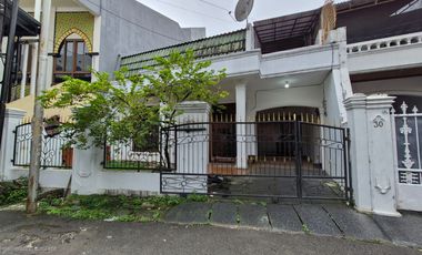 Disewakan Rumah 2 Lantai di Tebet Utara - 5+1 KT, Akses 2 Mobil, One Gate System