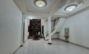 Disewakan Rumah 2 Lantai di Tebet Utara - 5+1 KT, Akses 2 Mobil, One Gate System