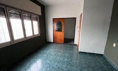 Departamento Tipo Casa en venta en Remedios de Escalada Este
