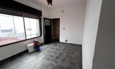 Departamento Tipo Casa en venta en Remedios de Escalada Este