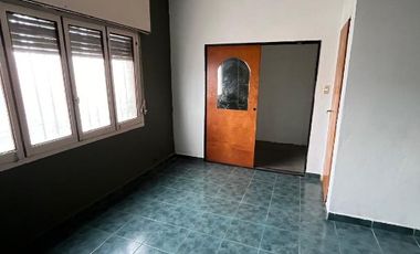 Departamento Tipo Casa en venta en Remedios de Escalada Este