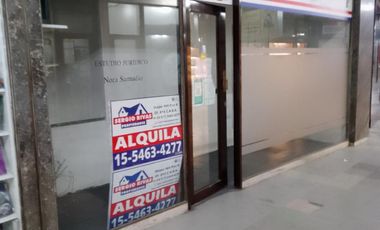 Local comercial 36M2 en excelente ubicación en galería planta Baja y depósito