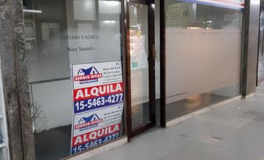 Local comercial 36M2 en excelente ubicación en galería planta Baja y depósito