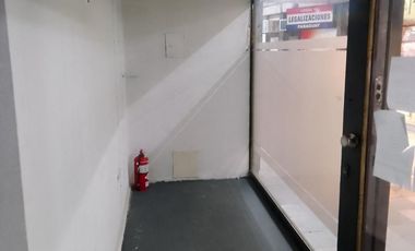 Local comercial 36M2 en excelente ubicación en galería planta Baja y depósito