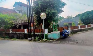Rumah Murah Vintage Klasik Tanah Luas Jalan Raya Minomartani Condongcatur