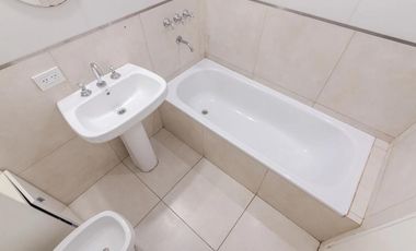 IMPECABLE 3 AMBIENTES CON PATIO PROPIO DE 40 METROS EN RECOLETA