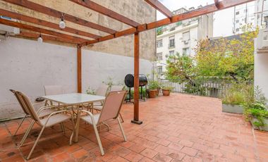 IMPECABLE 3 AMBIENTES CON PATIO PROPIO DE 40 METROS EN RECOLETA