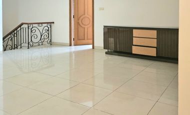 Rumah luas di Janur Kuning, Kelapa Gading. Rapih terawat, Siap huni