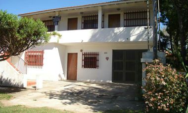 Casa en venta - 5 Dormitorios 4 Baños - Cochera - 188Mts2 - Las Toninas