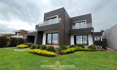 Casa en Santa María, primera línea con vista al mar