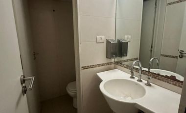 Amplio local comercial en alquiler en Av Balbin