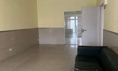 Amplio local comercial en alquiler en Av Balbin