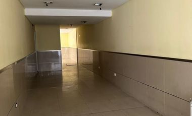 Amplio local comercial en alquiler en Av Balbin