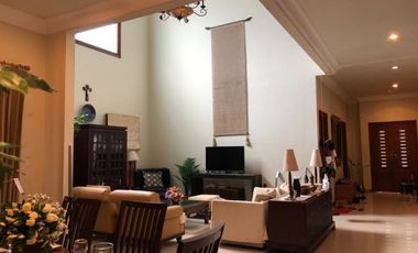 Disewakan Rumah Mewah 2 Lantai di Perum Darmo Hill Surabaya