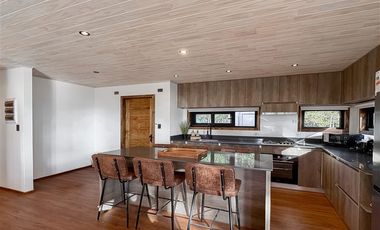 Casa en venta 100% AMOBLADA de 3 dorm. MATANZAS (CONDOMINIO)