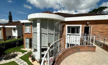 Venta de Casa Campestre en Piedecuesta-Vereda La Mata-C.R. Arcadia,700 m². Cod V9521