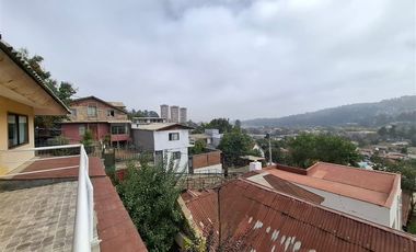 Casa en venta de 4 dorm. 4 baños,2 estacionamientos